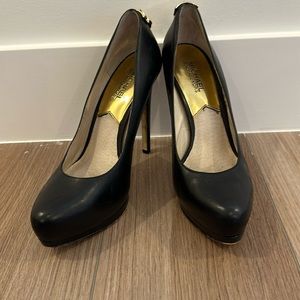 Michael Kors black pumps size 8